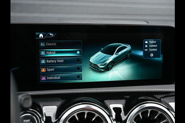 Mercedes-Benz CLA-Klasse 250 e AMG Line | Panoramadak | Distronic | Night pack | Stoelverwarming | 360 camera | Keyless | Head-up | Ambiance interieur