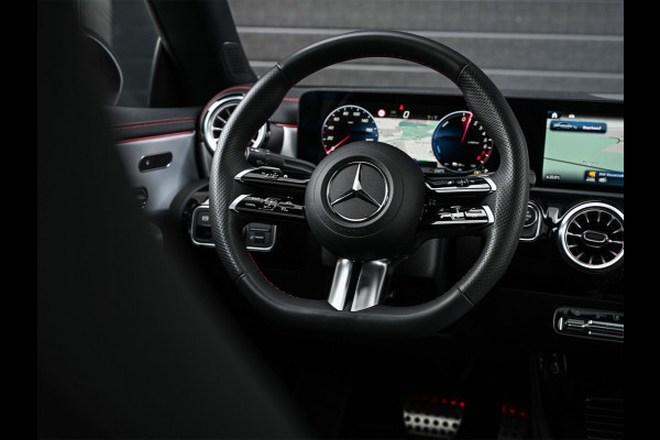 Mercedes-Benz CLA-Klasse 250 e AMG Line | Panoramadak | Distronic | Night pack | Stoelverwarming | 360 camera | Keyless | Head-up | Ambiance interieur