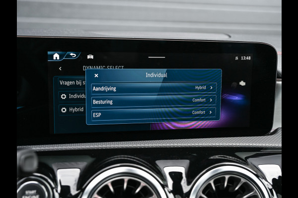 Mercedes-Benz CLA-Klasse 250 e AMG Line | Panoramadak | Distronic | Night pack | Stoelverwarming | 360 camera | Keyless | Head-up | Ambiance interieur