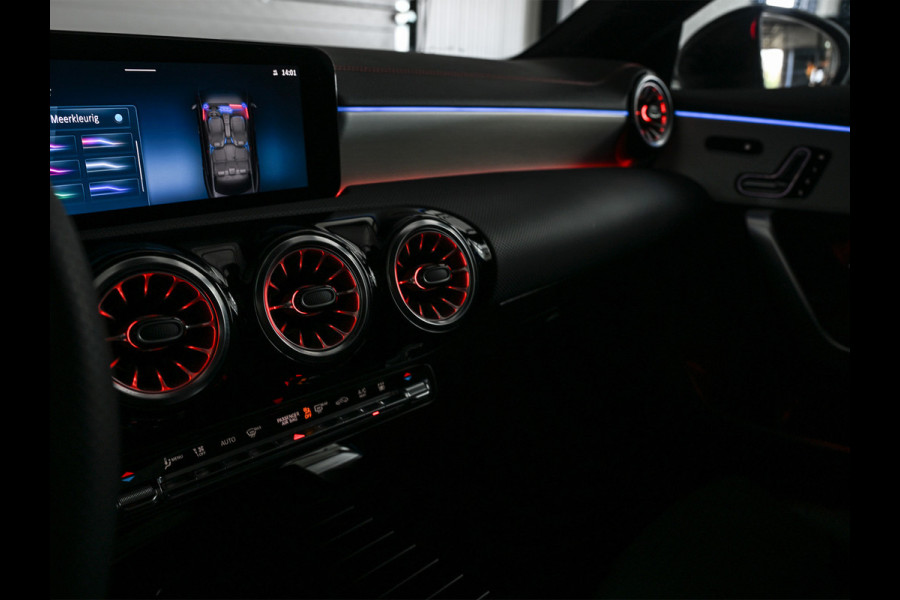 Mercedes-Benz CLA-Klasse 250 e AMG Line | Panoramadak | Distronic | Night pack | Stoelverwarming | 360 camera | Keyless | Head-up | Ambiance interieur