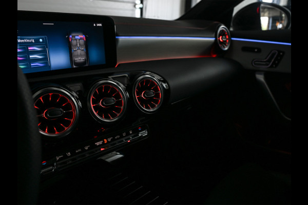 Mercedes-Benz CLA-Klasse 250 e AMG Line | Panoramadak | Distronic | Night pack | Stoelverwarming | 360 camera | Keyless | Head-up | Ambiance interieur
