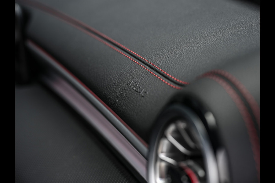 Mercedes-Benz CLA-Klasse 250 e AMG Line | Panoramadak | Distronic | Night pack | Stoelverwarming | 360 camera | Keyless | Head-up | Ambiance interieur