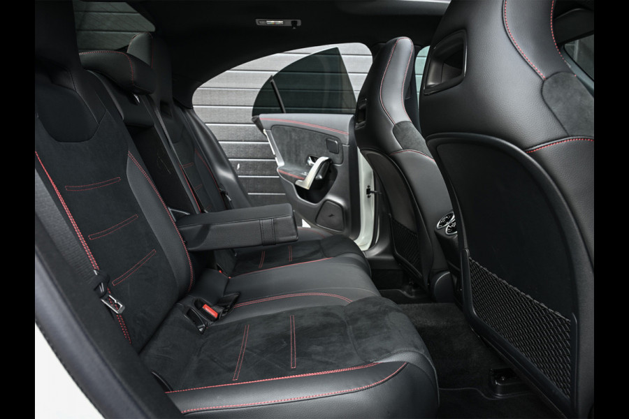 Mercedes-Benz CLA-Klasse 250 e AMG Line | Panoramadak | Distronic | Night pack | Stoelverwarming | 360 camera | Keyless | Head-up | Ambiance interieur