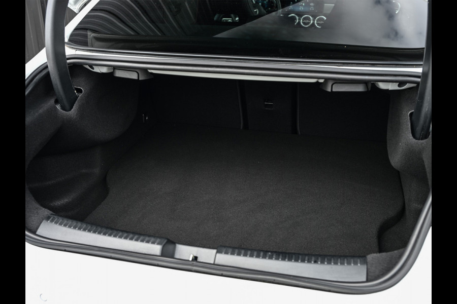 Mercedes-Benz CLA-Klasse 250 e AMG Line | Panoramadak | Distronic | Night pack | Stoelverwarming | 360 camera | Keyless | Head-up | Ambiance interieur