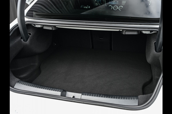 Mercedes-Benz CLA-Klasse 250 e AMG Line | Panoramadak | Distronic | Night pack | Stoelverwarming | 360 camera | Keyless | Head-up | Ambiance interieur