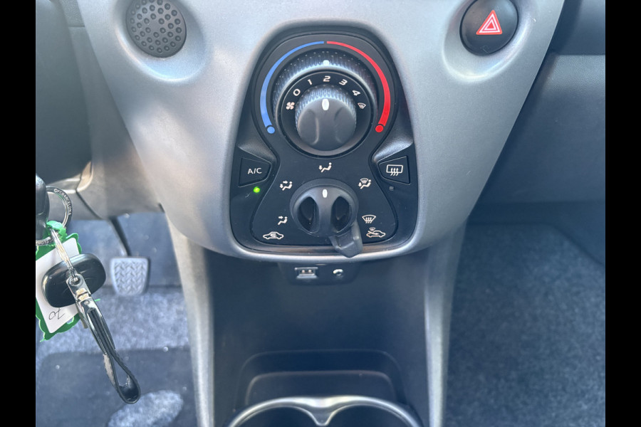 Toyota Aygo 1.0 VVT-i X-Play 5-drs. CAMERA/CARPLAY/LIMITER/AIRCO/MEDIA
