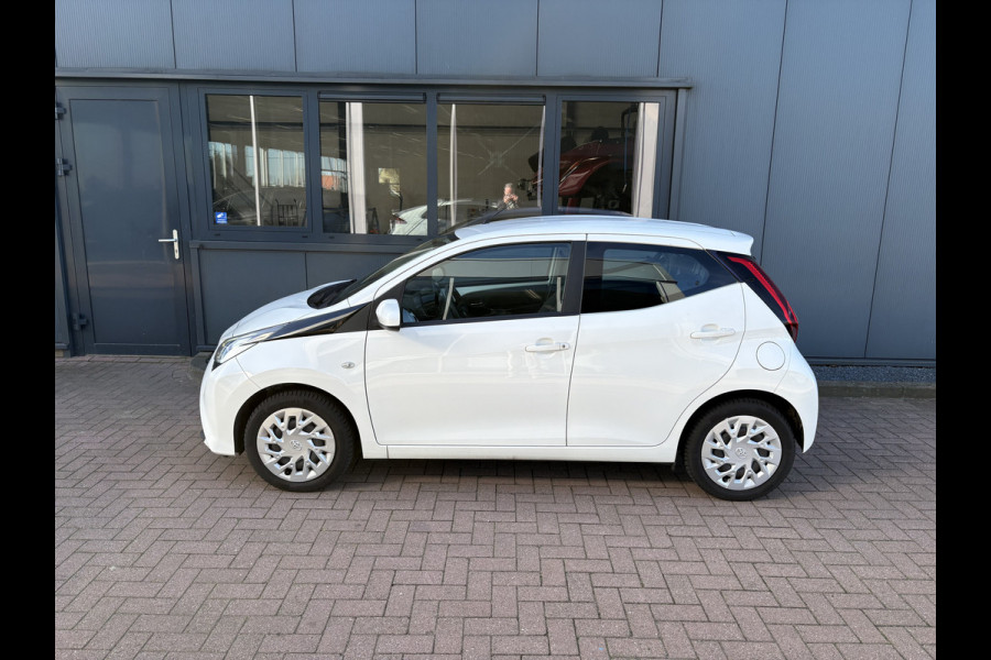 Toyota Aygo 1.0 VVT-i X-Play 5-drs. CAMERA/CARPLAY/LIMITER/AIRCO/MEDIA