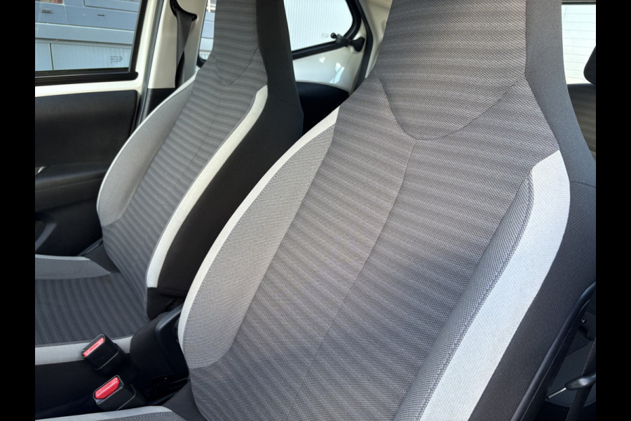 Toyota Aygo 1.0 VVT-i X-Play 5-drs. CAMERA/CARPLAY/LIMITER/AIRCO/MEDIA