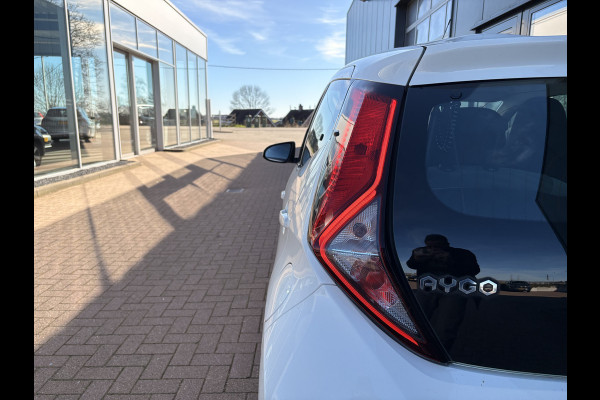 Toyota Aygo 1.0 VVT-i X-Play 5-drs. CAMERA/CARPLAY/LIMITER/AIRCO/MEDIA