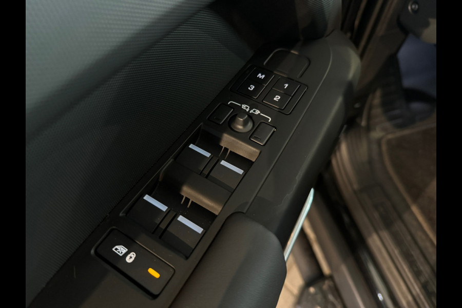 Land Rover Defender 110 2.0 P300e 110 X-Dynamic SE Pano|URBAN