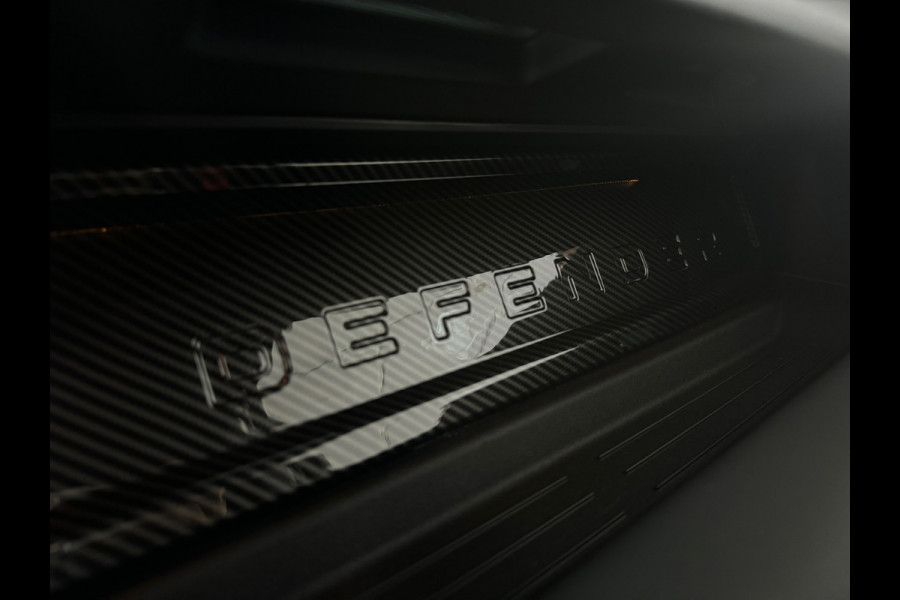 Land Rover Defender 110 2.0 P300e 110 X-Dynamic SE Pano|URBAN