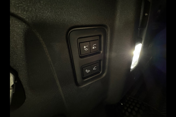 Land Rover Defender 110 2.0 P300e 110 X-Dynamic SE Pano|URBAN