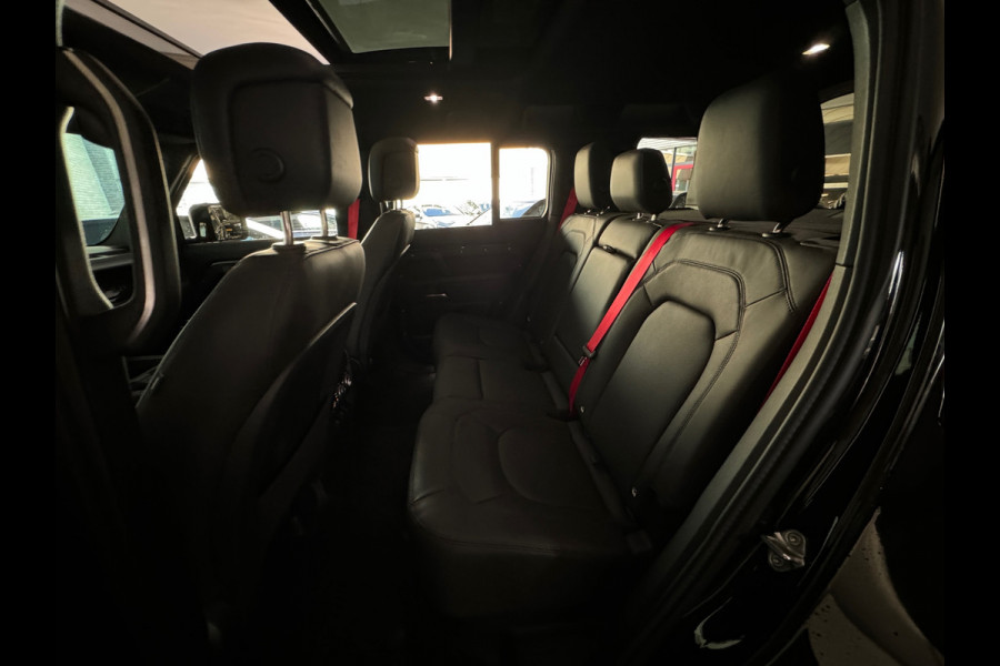 Land Rover Defender 110 2.0 P300e 110 X-Dynamic SE Pano|URBAN