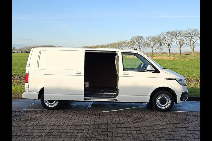 Volkswagen Transporter 2.0 TDI L2H1 150Pk Airco Automaat Achterdeuren Euro6!
