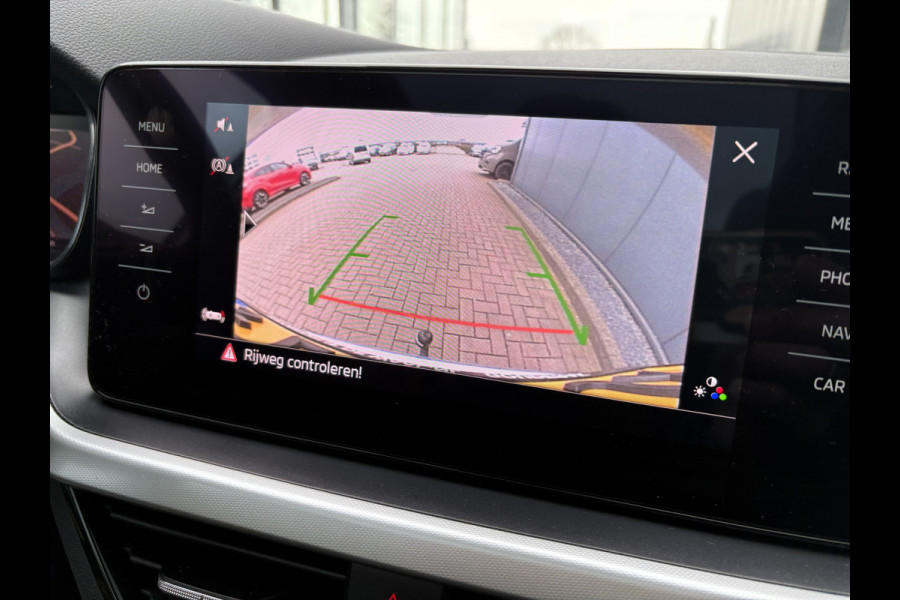 Škoda Kamiq 1.0 TSi 115pk Business Edition PANORAMADAK/VIRTUAL/CAMERA/PDC/19INCH/TREKHAAK