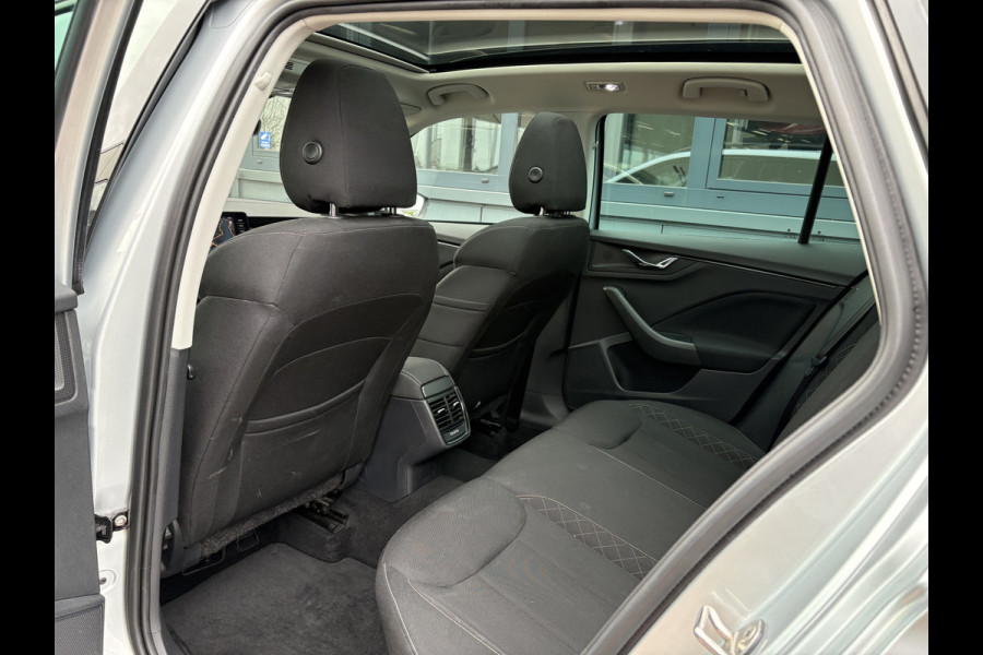 Škoda Kamiq 1.0 TSi 115pk Business Edition PANORAMADAK/VIRTUAL/CAMERA/PDC/19INCH/TREKHAAK