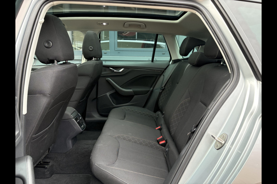 Škoda Kamiq 1.0 TSi 115pk Business Edition PANORAMADAK/VIRTUAL/CAMERA/PDC/19INCH/TREKHAAK