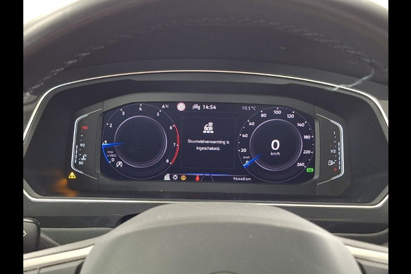 Volkswagen Tiguan 1.5 TSI Life Business | 96500 km | Trekhaak | Navigatie. | VERWACHT!