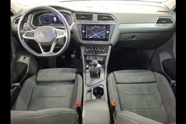 Volkswagen Tiguan 1.5 TSI Life Business | 96500 km | Trekhaak | Navigatie. | VERWACHT!