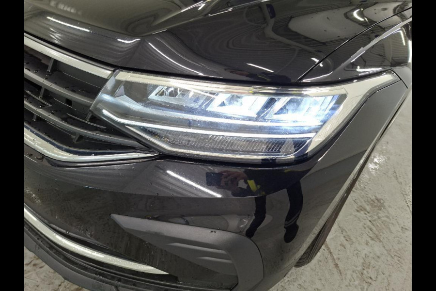 Volkswagen Tiguan 1.5 TSI Life Business | 96500 km | Trekhaak | Navigatie. | VERWACHT!