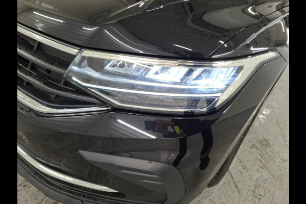 Volkswagen Tiguan 1.5 TSI Life Business | 96500 km | Trekhaak | Navigatie. | VERWACHT!