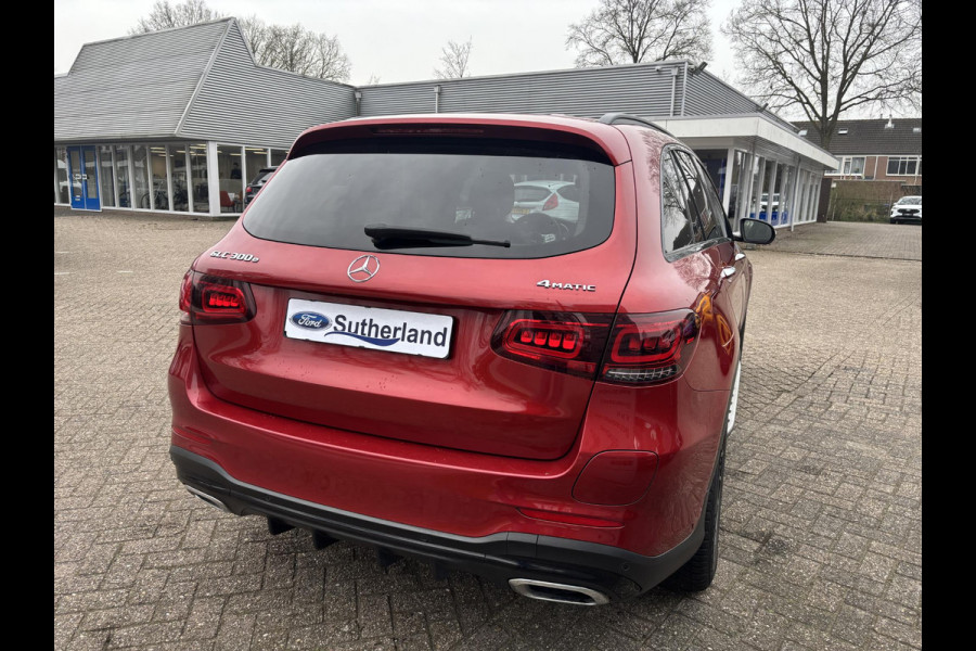 Mercedes-Benz GLC 300e 4MATIC AMG Line | PHEV | Plug-in Hybride | 320pk | Panoramadak | Stoelverwarming | 360 graden camera | Burmester audio