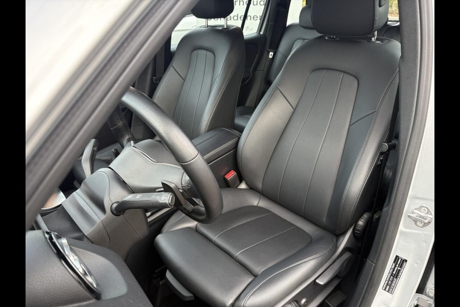 Mercedes-Benz Glb 200 Business Solution Luxury 163pk | Dodehoeksensoren | Elektrische Achterklep | Volledig Leder | Stoelverwarming | Achteruitrijcamera | Eerste eigenaar