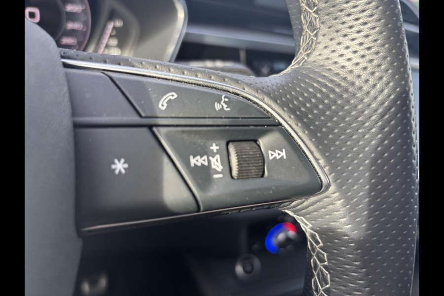 Audi Q3 Sportback 45 TFSI e S Edition | Trekhaak | Stoelverwarming | Achteruitrijcamera  | Sportstoelen