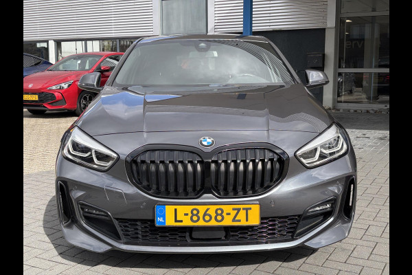BMW 1-serie 118i Business Edition Plus 136pk Automaat | M Pakket | Navi | Stoelverwarming | PDC |