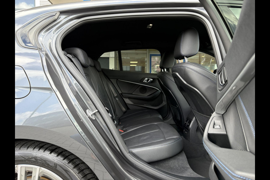 BMW 1-serie 118i Business Edition Plus 136pk Automaat | M Pakket | Navi | Stoelverwarming | PDC |