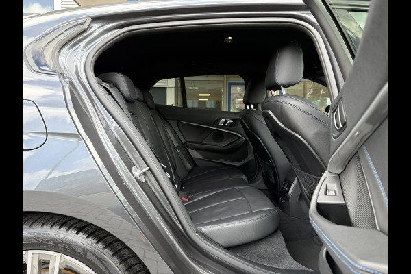 BMW 1-serie 118i Business Edition Plus 136pk Automaat | M Pakket | Navi | Stoelverwarming | PDC |