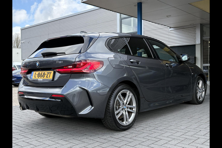 BMW 1-serie 118i Business Edition Plus 136pk Automaat | M Pakket | Navi | Stoelverwarming | PDC |