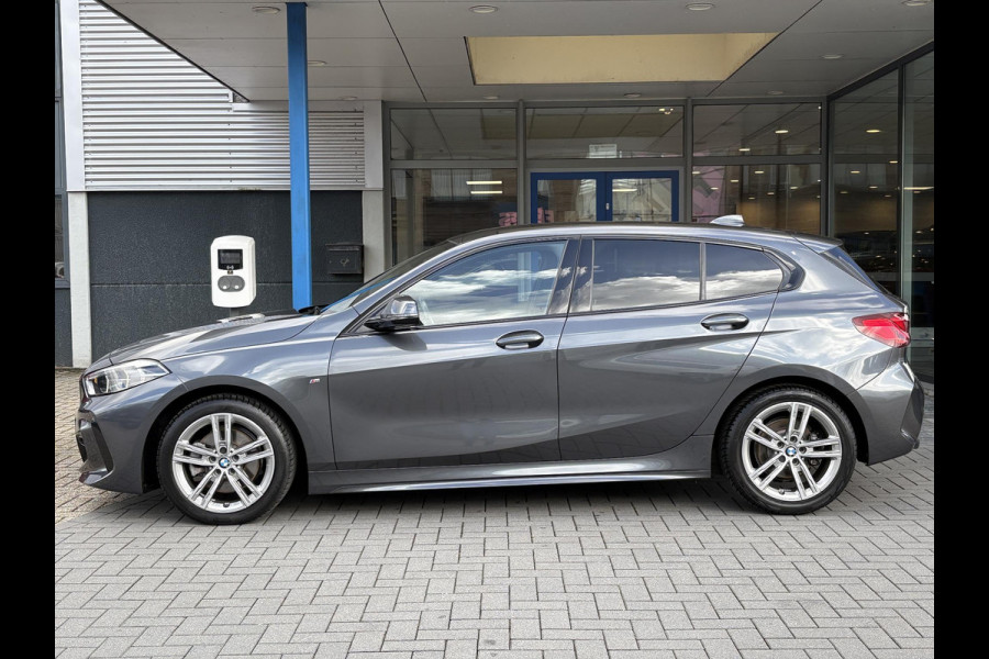 BMW 1-serie 118i Business Edition Plus 136pk Automaat | M Pakket | Navi | Stoelverwarming | PDC |