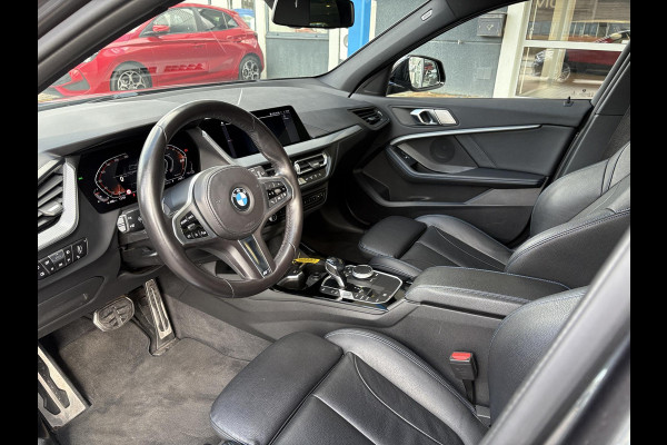 BMW 1-serie 118i Business Edition Plus 136pk Automaat | M Pakket | Navi | Stoelverwarming | PDC |