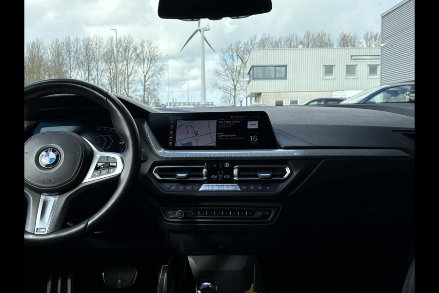 BMW 1-serie 118i Business Edition Plus 136pk Automaat | M Pakket | Navi | Stoelverwarming | PDC |