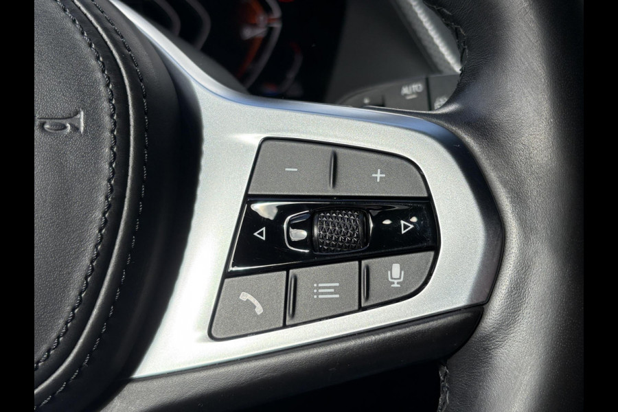 BMW 1-serie 118i Business Edition Plus 136pk Automaat | M Pakket | Navi | Stoelverwarming | PDC |