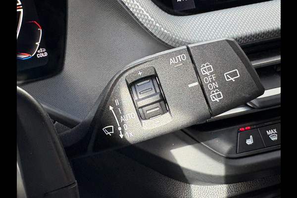 BMW 1-serie 118i Business Edition Plus 136pk Automaat | M Pakket | Navi | Stoelverwarming | PDC |