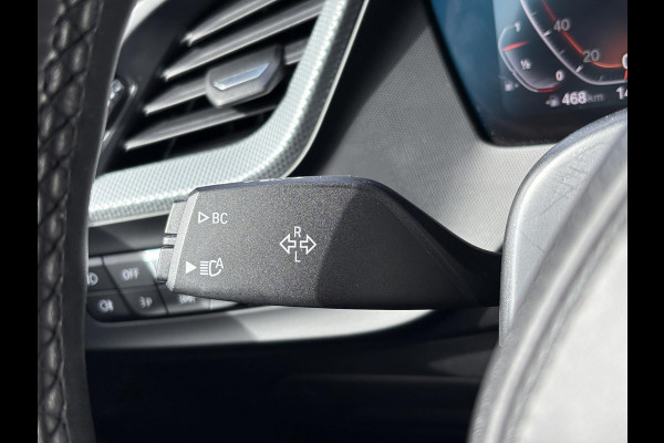 BMW 1-serie 118i Business Edition Plus 136pk Automaat | M Pakket | Navi | Stoelverwarming | PDC |