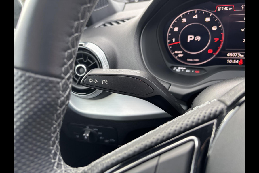 Audi Q2 35 TFSI S Edition 150pk Automaat | Trekhaak | 2x S-line | Stoelverwarming | Elek Achterklep  | Navigatie