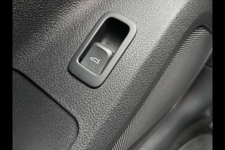 Audi Q2 35 TFSI S Edition 150pk Automaat | Trekhaak | 2x S-line | Stoelverwarming | Elek Achterklep  | Navigatie