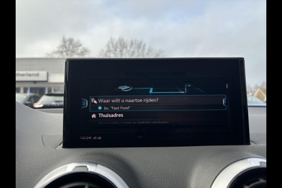Audi Q2 35 TFSI S Edition 150pk Automaat | Trekhaak | 2x S-line | Stoelverwarming | Elek Achterklep  | Navigatie