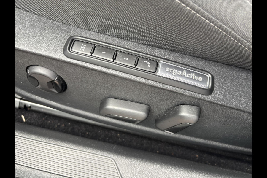 Volkswagen Golf Variant 1.0 TSI Life Business 110PK | Adaptieve Cruise | CarPlay | Stoelverwarming | Elektr. Stoel | Camera