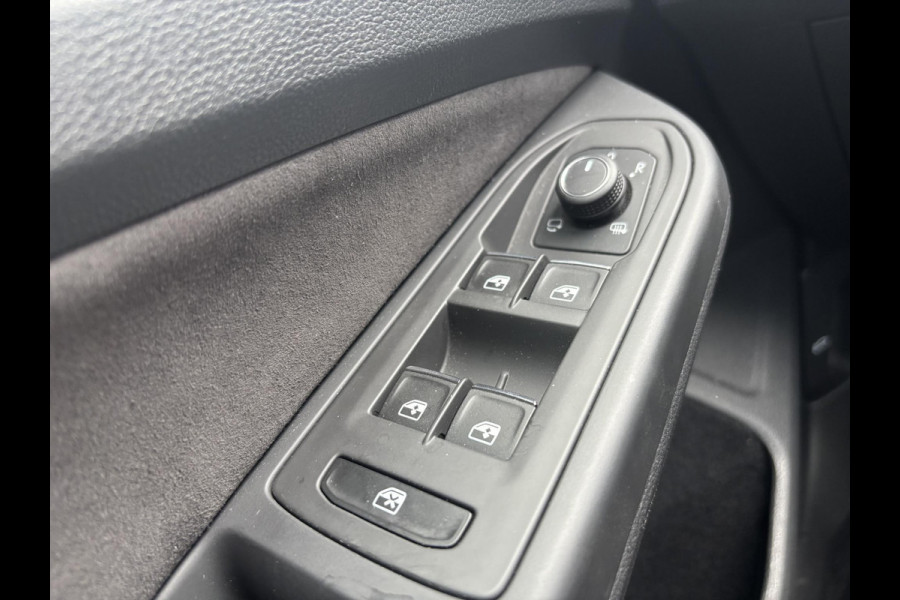 Volkswagen Golf Variant 1.0 TSI Life Business 110PK | Adaptieve Cruise | CarPlay | Stoelverwarming | Elektr. Stoel | Camera