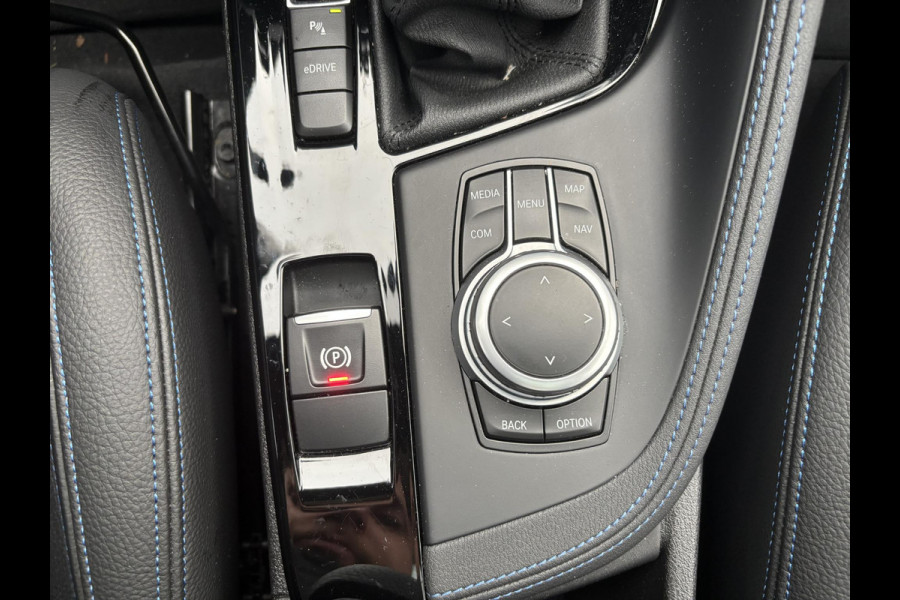 BMW X1 xDrive25e eDrive M Sport | Plug-in Hybride | PHEV | 220pk | Panoramadak | Storm Bay Metallic | 19 inch | M Pakket | Camera | Sportstoelen | Led verlichting | Head Up Display | Shadowline Exterieur