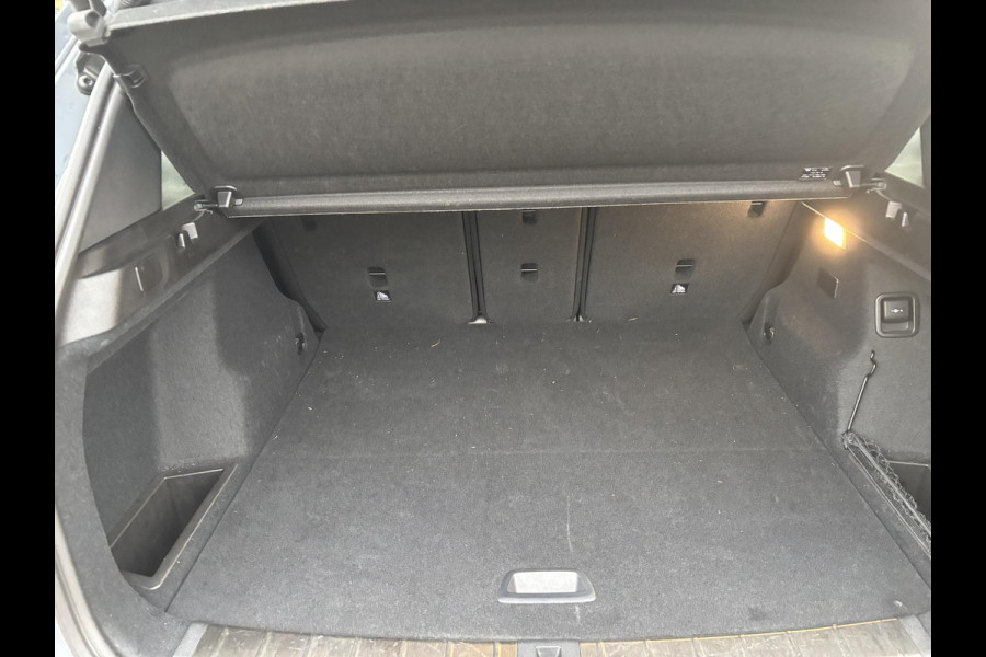 BMW X1 xDrive25e eDrive M Sport | Plug-in Hybride | PHEV | 220pk | Panoramadak | Storm Bay Metallic | 19 inch | M Pakket | Camera | Sportstoelen | Led verlichting | Head Up Display | Shadowline Exterieur