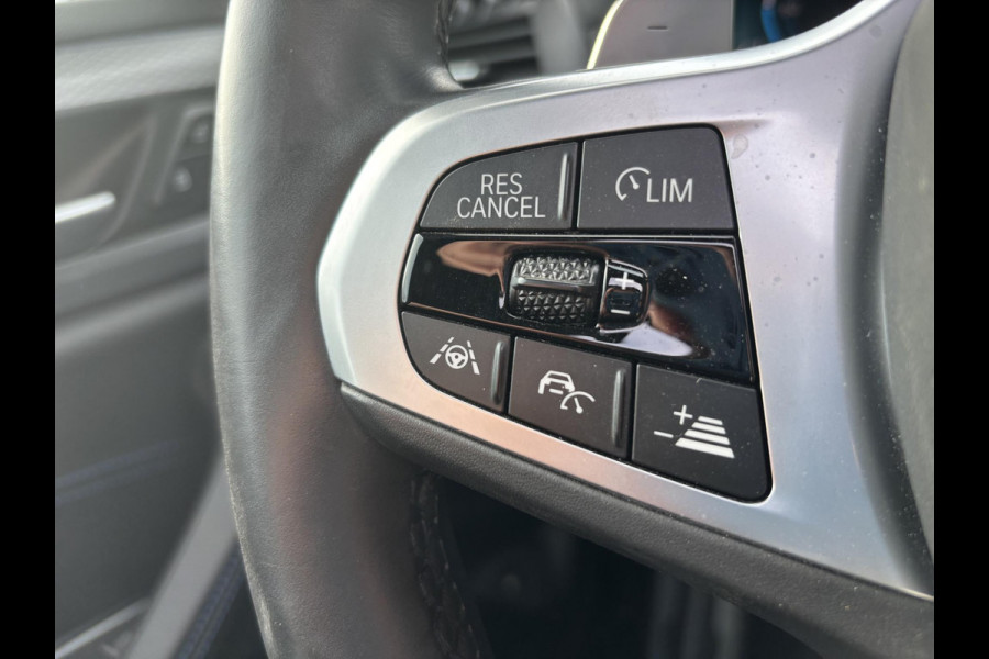 BMW X3 xDrive30e M Sport | Plug-in Hybride | PHEV | Volle uitrusting | 20 inch |  Panoramadak | Trekhaak | Harman/kardon | 360 graden camera | Leder Vernasca Schwarz | Elektrische stoelen met memory functie | M pakket | Sportstoelen | Stoelverwarming| Adaptive Led | Head Up Display | Keyless entry | Elektrische achterklep | Adaptive cruise control | Dodehoeksensoren | Digitaal instrumentenpaneel SCI |