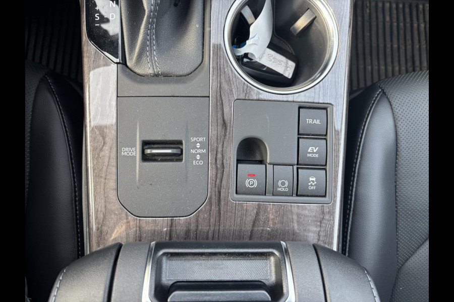 Toyota highlander 2.5 AWD Hybrid Premium | 7p |  Panoramadak | 360 graden camera | Platinum Pearl White | Adaptieve cruisecontrol | JBL audio | Head up Display | Stoelverwarming | Achterbank verwarmd