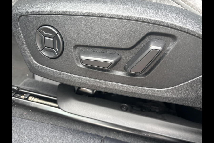 Audi Q3 45 TFSI e S edition | S-Line | Sportstoelen | Leder | Stoelverwarming |  Achteruitrijcamera 360