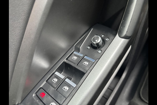 Audi Q3 45 TFSI e S edition | S-Line | Sportstoelen | Leder | Stoelverwarming |  Achteruitrijcamera 360
