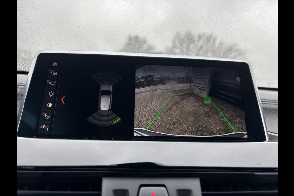 BMW X1 xDrive25e M Sport | 220 PK PHEV | Plug-in Hybride | M pakket | Trekhaak | 19 inch | Camera | Sportstoelen | Stoelverwarming | Adaptive Led | Individual dakhemel | Elektrische achterklep